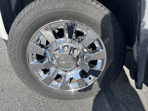 Used 2016 GMC Sierra 2500 Denali w/ Duramax Plus Package AWD/4WD image 18
