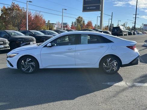 Certified 2025 Hyundai Elantra SEL w/ Cargo Package image 6