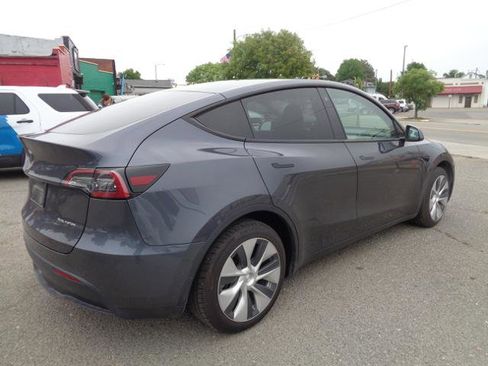 Used 2021 Tesla Model Y Long Range AWD/4WD image 12