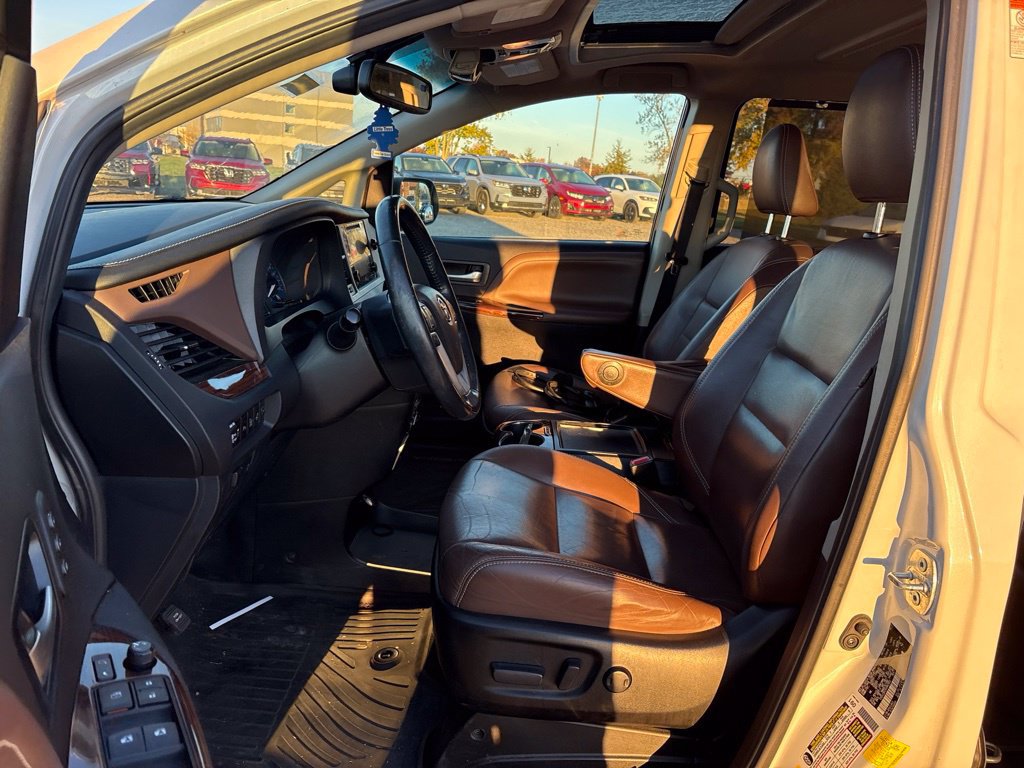 Used 2017 Toyota Sienna Limited Premium w/ Advanced Technology Package FWD image 17