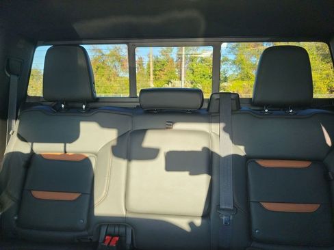 Used 2019 GMC Sierra 1500 AT4 w/ AT4 Premium Package image 5