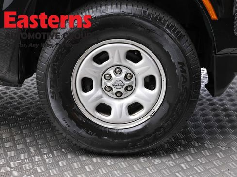 Used 2022 Nissan Frontier S RWD image 27