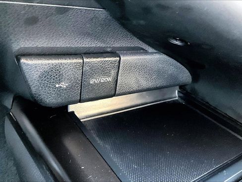 Used 2024 Toyota Camry SE image 33