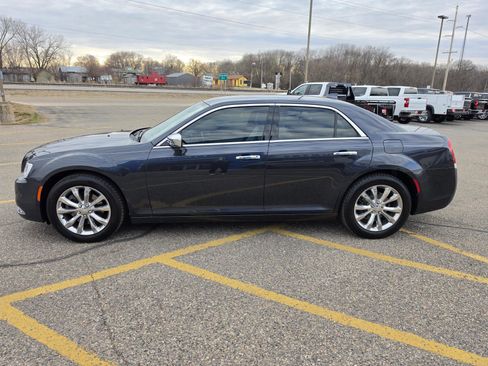 Used 2018 Chrysler 300 Limited AWD/4WD image 2