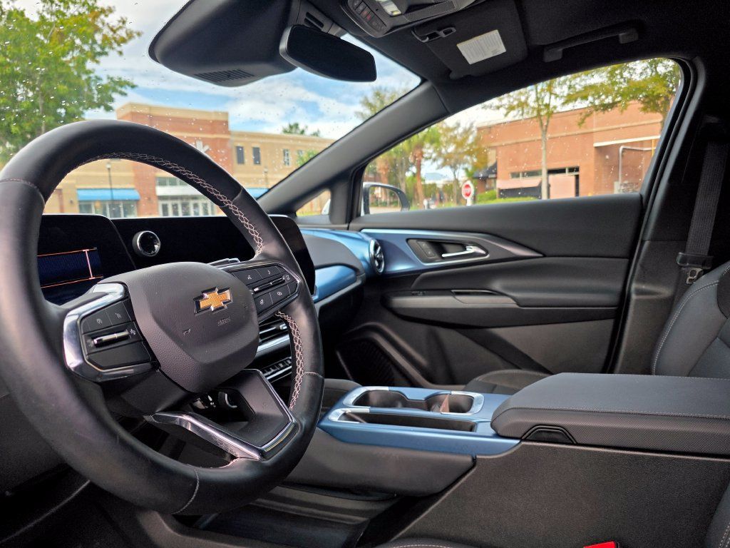 Certified 2024 Chevrolet Equinox EV LT FWD image 16