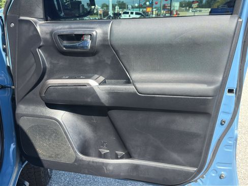 Used 2019 Toyota Tacoma TRD Off-Road RWD image 28