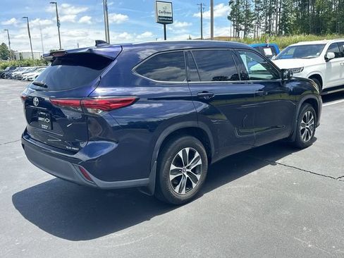 Used 2021 Toyota Highlander XLE AWD/4WD image 6