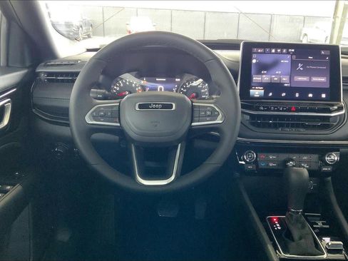 New 2026 Jeep Compass Latitude image 13