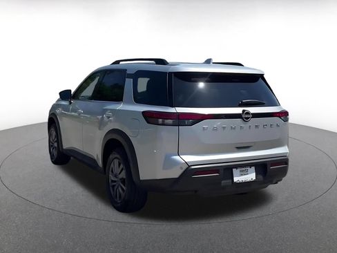 Used 2025 Nissan Pathfinder SV FWD image 10
