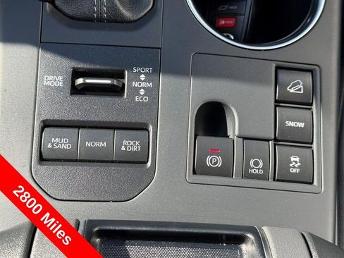Used 2025 Toyota Highlander XLE image 28