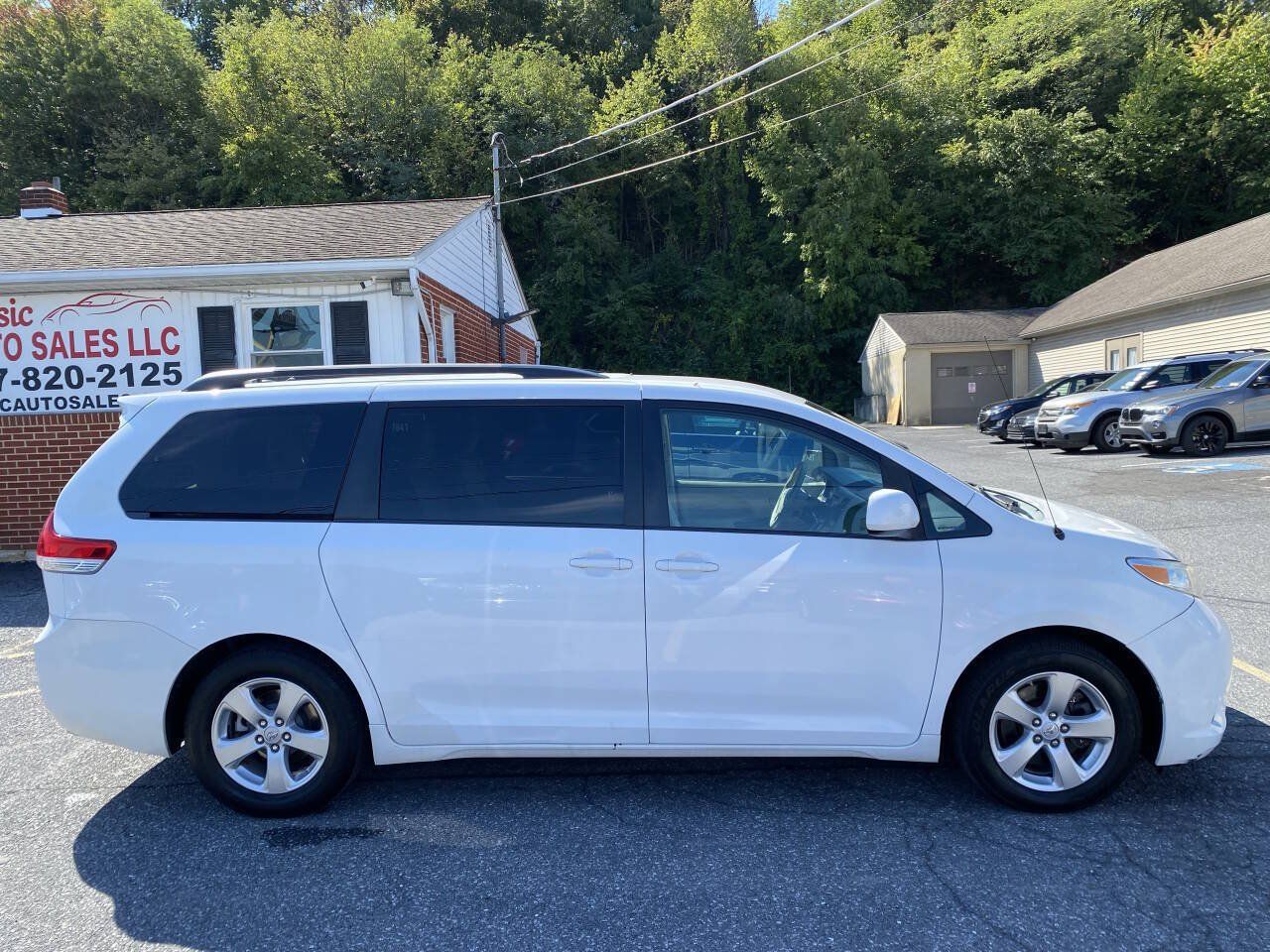 Used 2014 Toyota Sienna LE FWD image 4