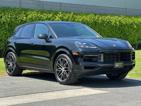 Certified 2025 Porsche Cayenne image 10