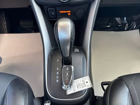 Used 2018 Chevrolet Trax LT w/ LT Convenience Package AWD/4WD image 21