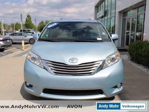 Used 2015 Toyota Sienna XLE FWD image 2