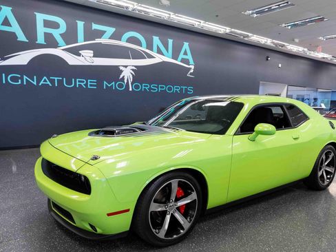 Used 2015 Dodge Challenger R/T RWD image 1