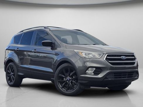 Used 2018 Ford Escape SE w/ SE Sport Appearance Package AWD/4WD image 2