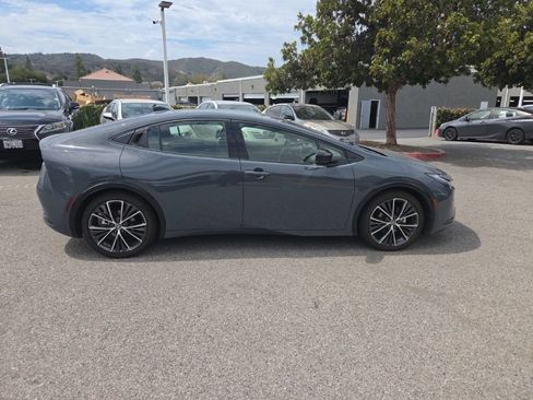 Used 2024 Toyota Prius XLE FWD image 6