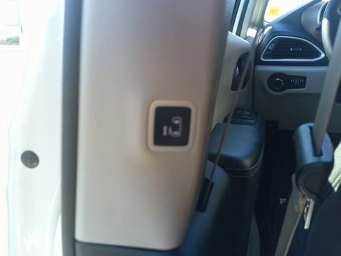 Used 2023 Chrysler Voyager LX FWD image 23