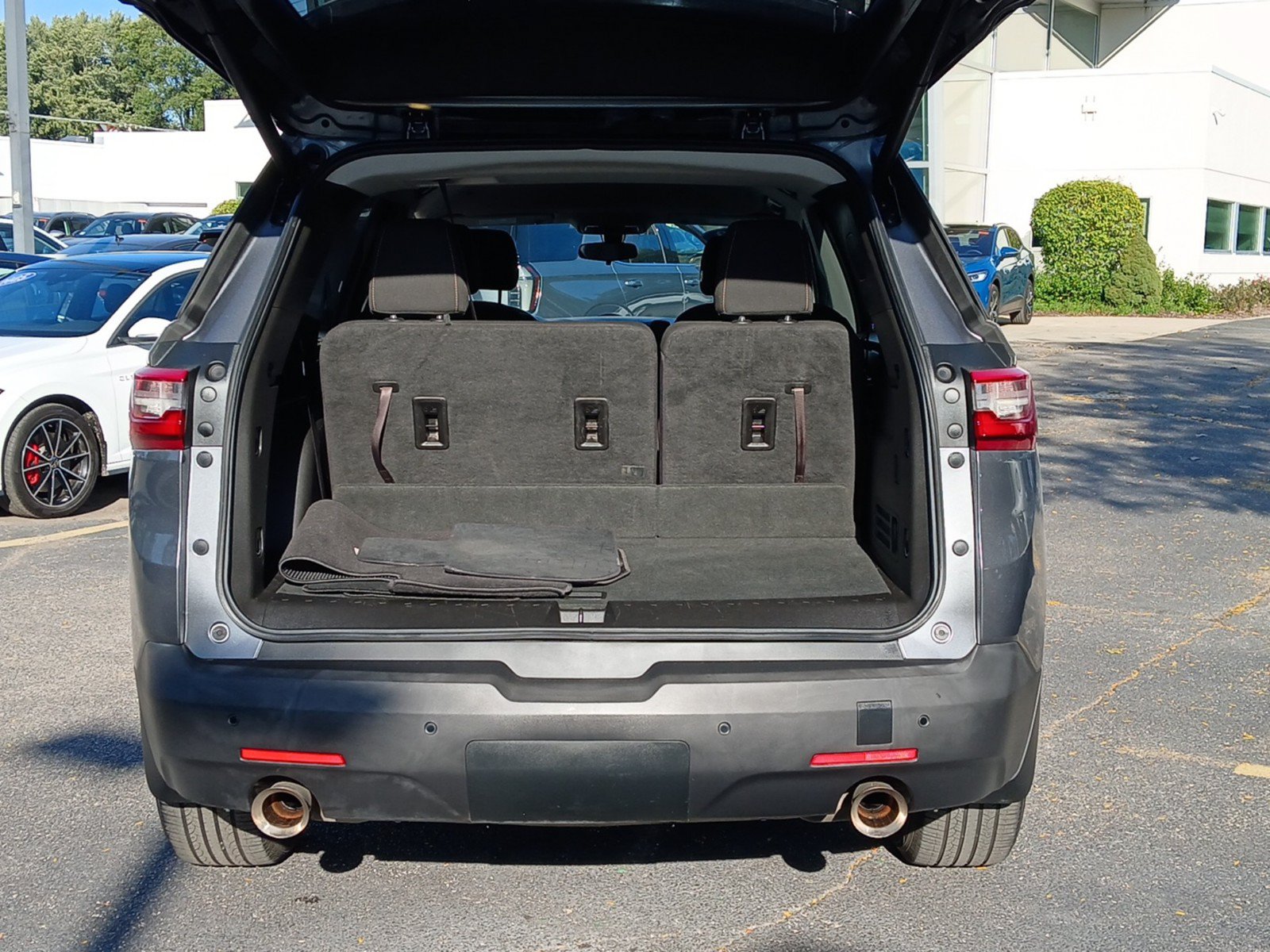 Used 2019 Chevrolet Traverse LT w/ LPO, Floor Liner Package AWD/4WD image 24