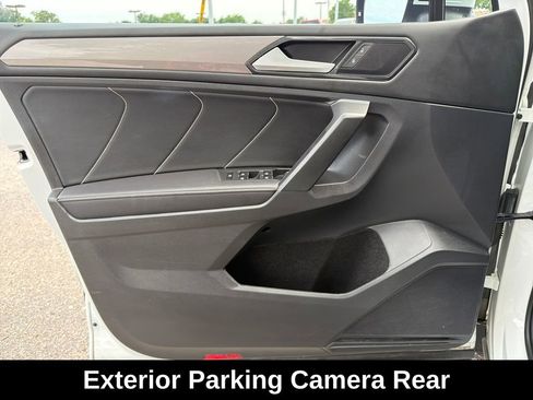 Used 2023 Volkswagen Tiguan SE w/ Panoramic Sunroof Package FWD image 12