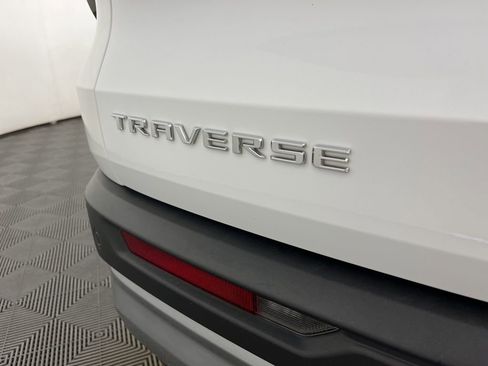 Used 2025 Chevrolet Traverse LT image 20