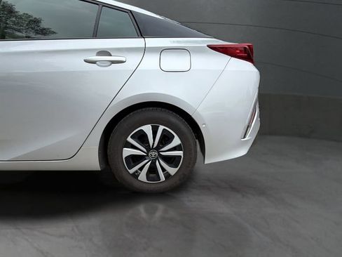 Used 2018 Toyota Prius Prime Advanced FWD image 32