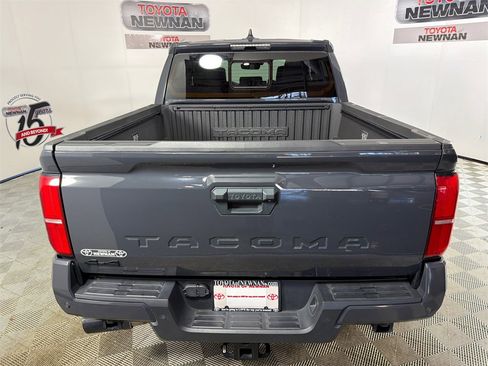 Used 2024 Toyota Tacoma TRD Sport w/ TRD Sport Upgrade Package image 5