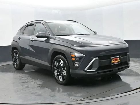 Used 2024 Hyundai Kona SEL image 2