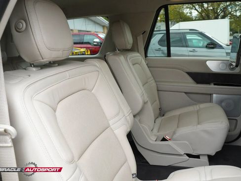 Used 2019 Lincoln Navigator L Reserve image 40