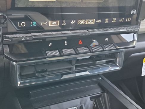 New 2026 GMC Hummer EV 4x4 Crew Cab image 12