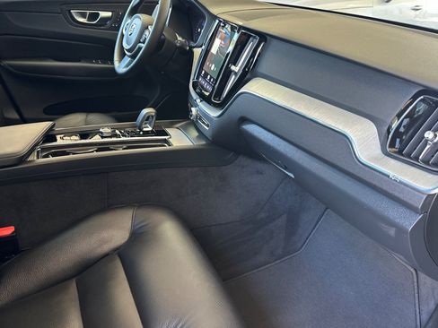 Certified 2025 Volvo XC60 B5 Plus AWD/4WD image 19