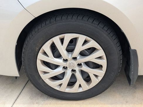 Used 2019 Toyota Corolla LE FWD image 9