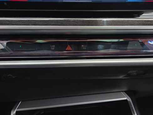 Used 2026 BMW 750e xDrive w/ Luxury Rear Seating Package image 35