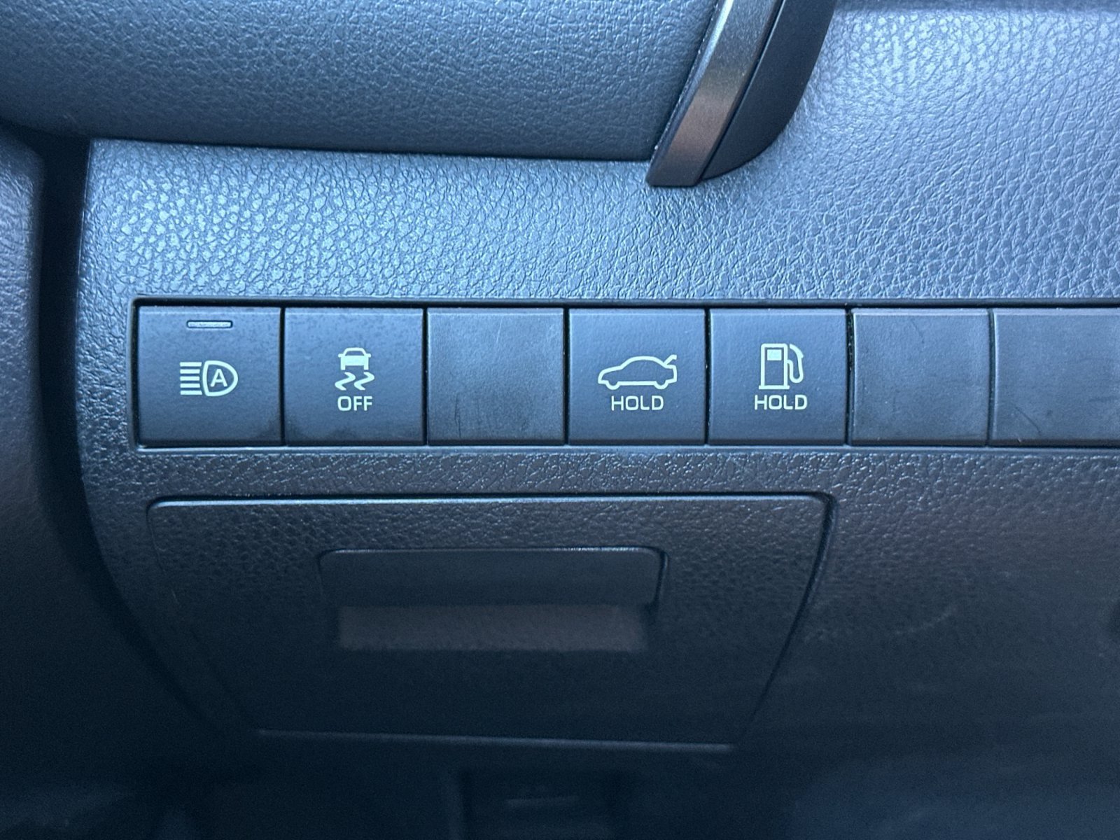 Used 2022 Toyota Camry SE w/ Convenience Package FWD image 28