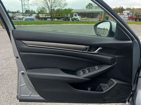 Used 2019 Honda Accord LX image 2