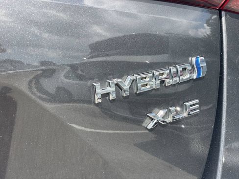 Used 2022 Toyota Prius XLE FWD image 8