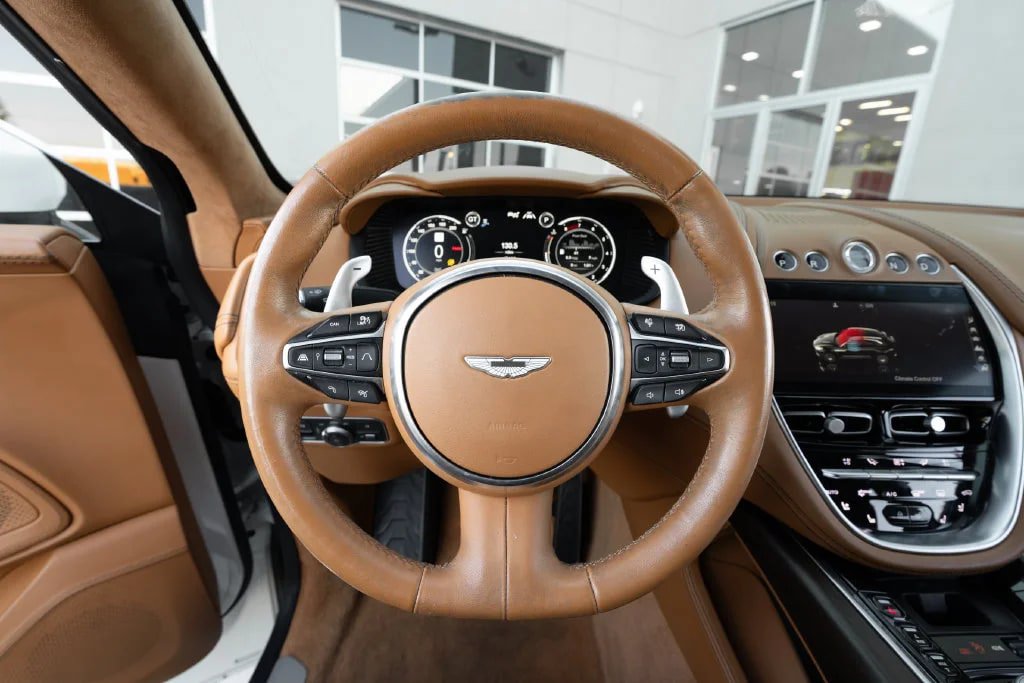 Used 2022 Aston Martin DBX AWD/4WD image 34