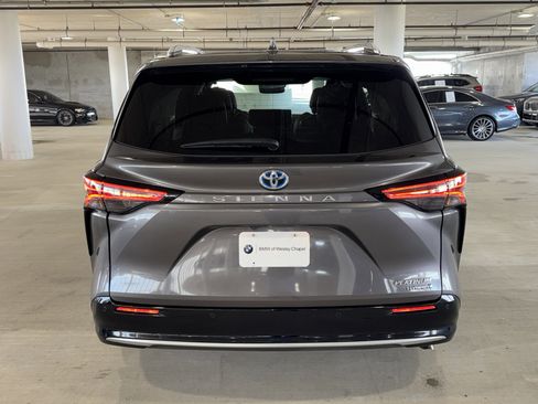 Used 2024 Toyota Sienna Platinum image 7
