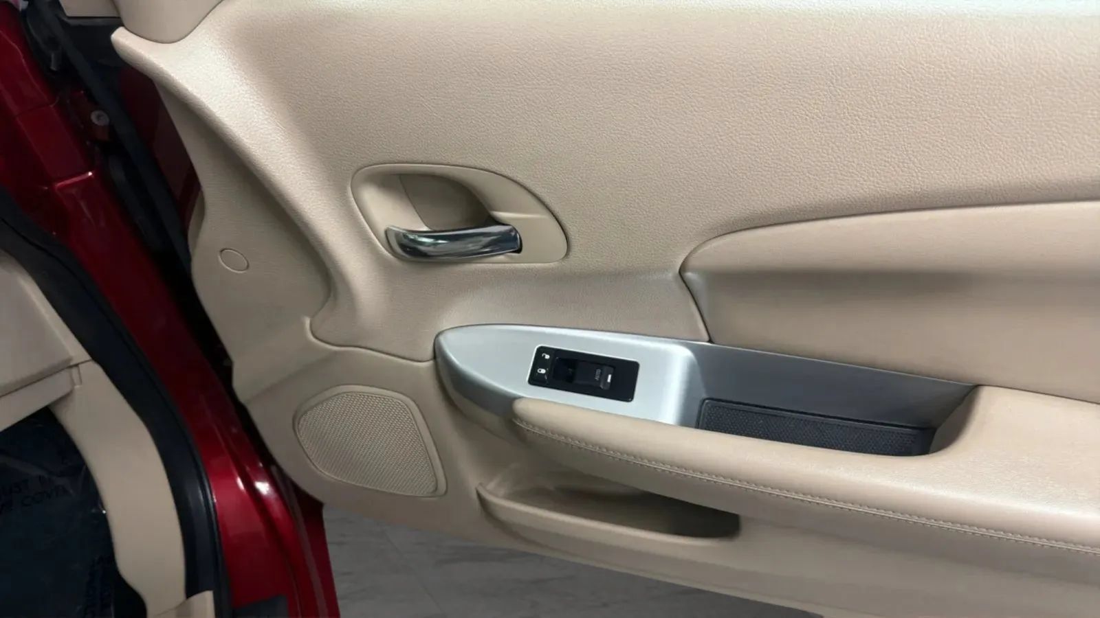 Used 2013 Chrysler 200 Limited FWD image 16