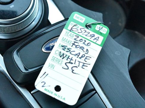 Used 2020 Ford Escape SE FWD image 12