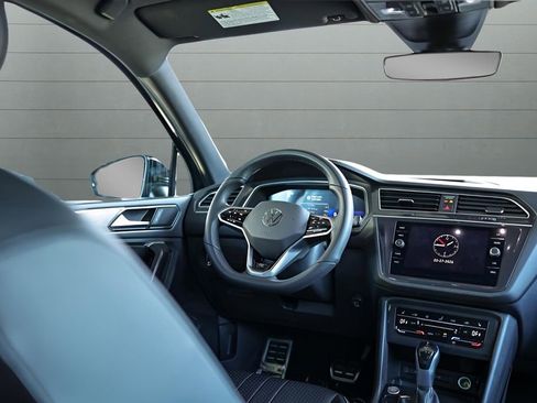 Used 2024 Volkswagen Tiguan SE R-Line image 25
