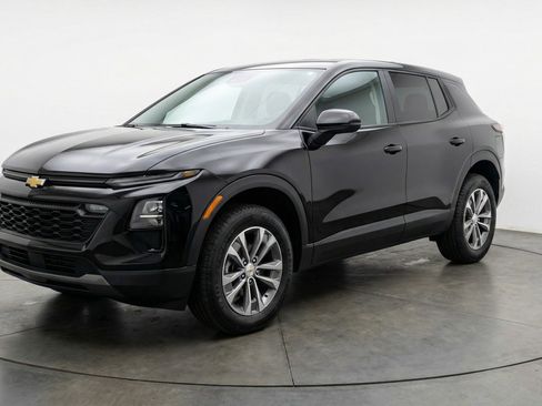 Used 2025 Chevrolet Equinox LT image 3