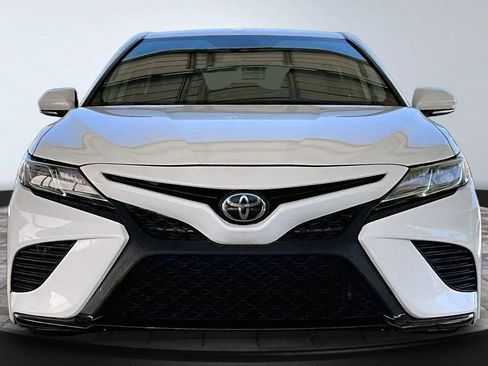 Used 2019 Toyota Camry SE w/ Convenience Package FWD image 2