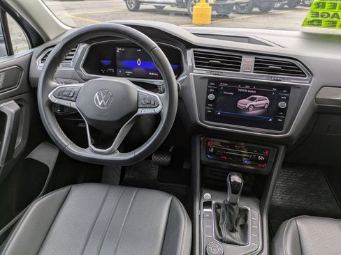 Used 2023 Volkswagen Tiguan SE AWD/4WD image 15