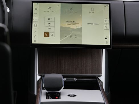 New 2026 Land Rover Range Rover Long Wheelbase SE image 9