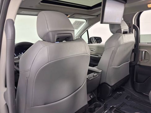 Used 2024 Toyota Sienna Limited image 40