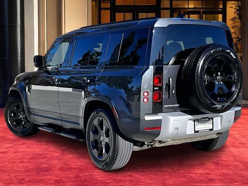Used 2025 Land Rover Defender 110 S image 9