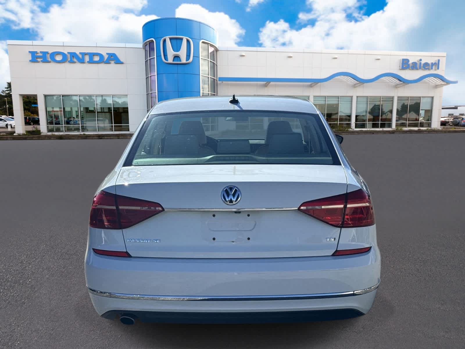 Used 2016 Volkswagen Passat 1.8T SE FWD image 4