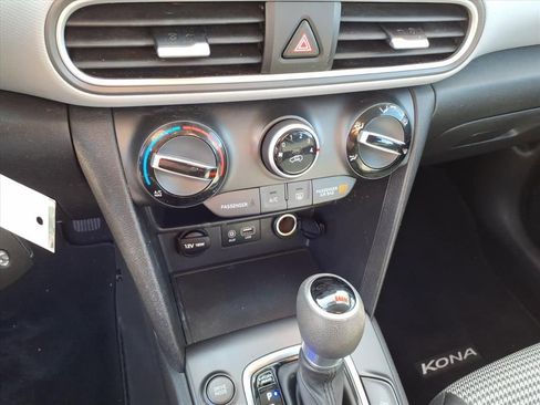 Used 2018 Hyundai Kona SE image 23
