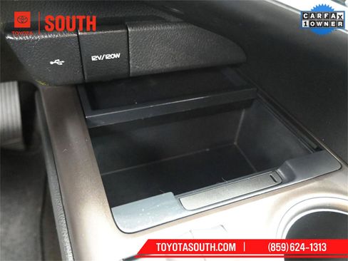Used 2024 Toyota Camry SE image 19